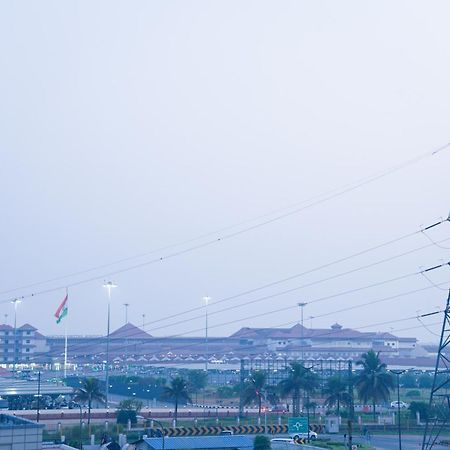 Fly View Airport Residency 호텔 니둠바서리 외부 사진