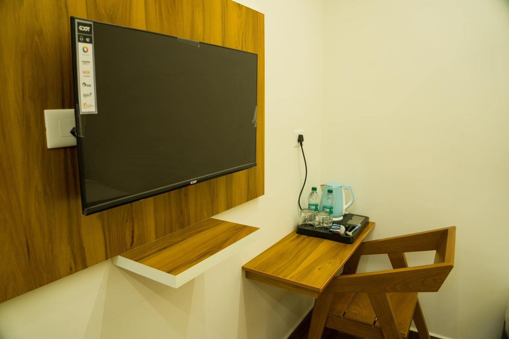 Fly View Airport Residency 호텔 니둠바서리 외부 사진