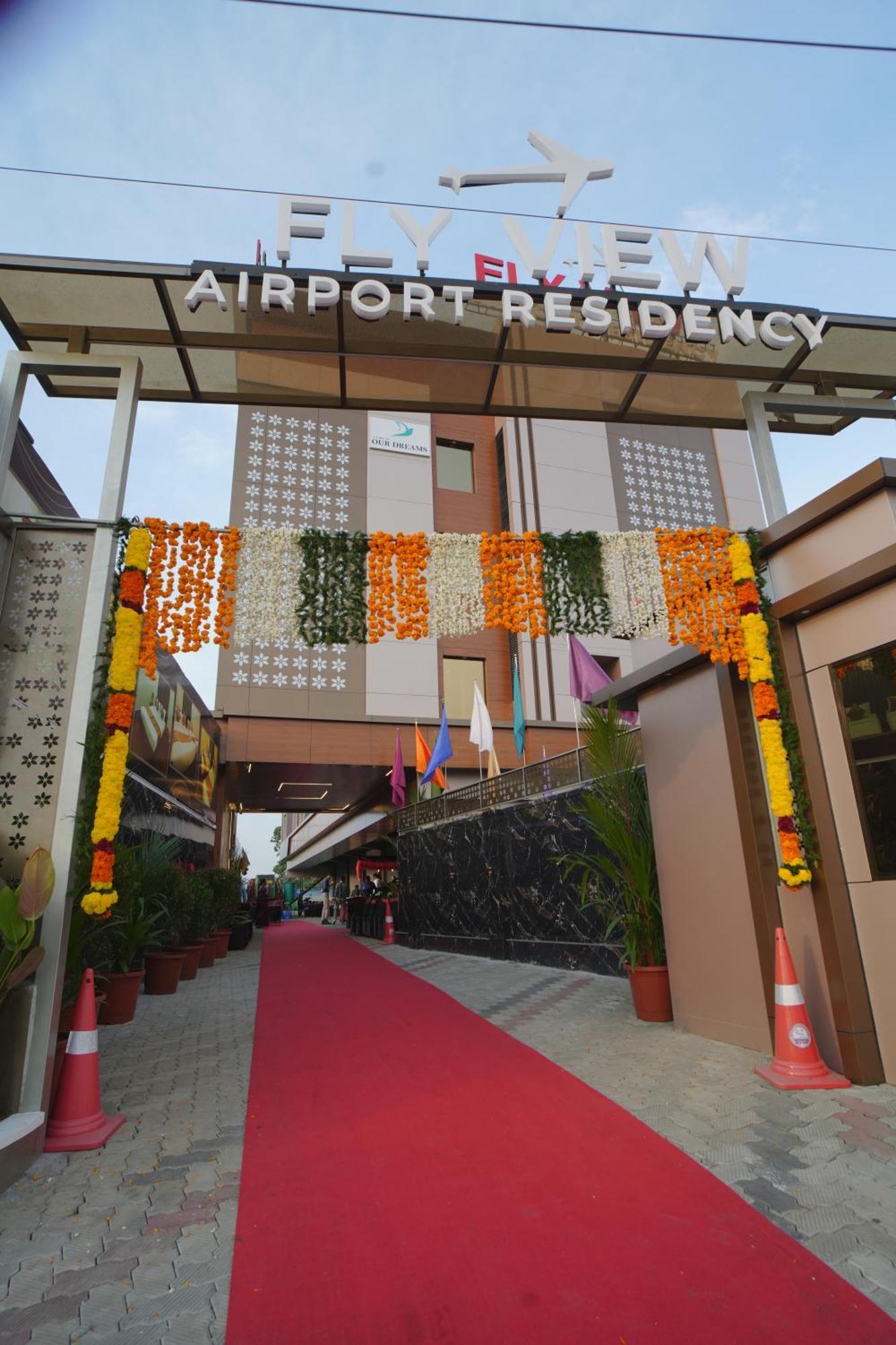Fly View Airport Residency 호텔 니둠바서리 외부 사진