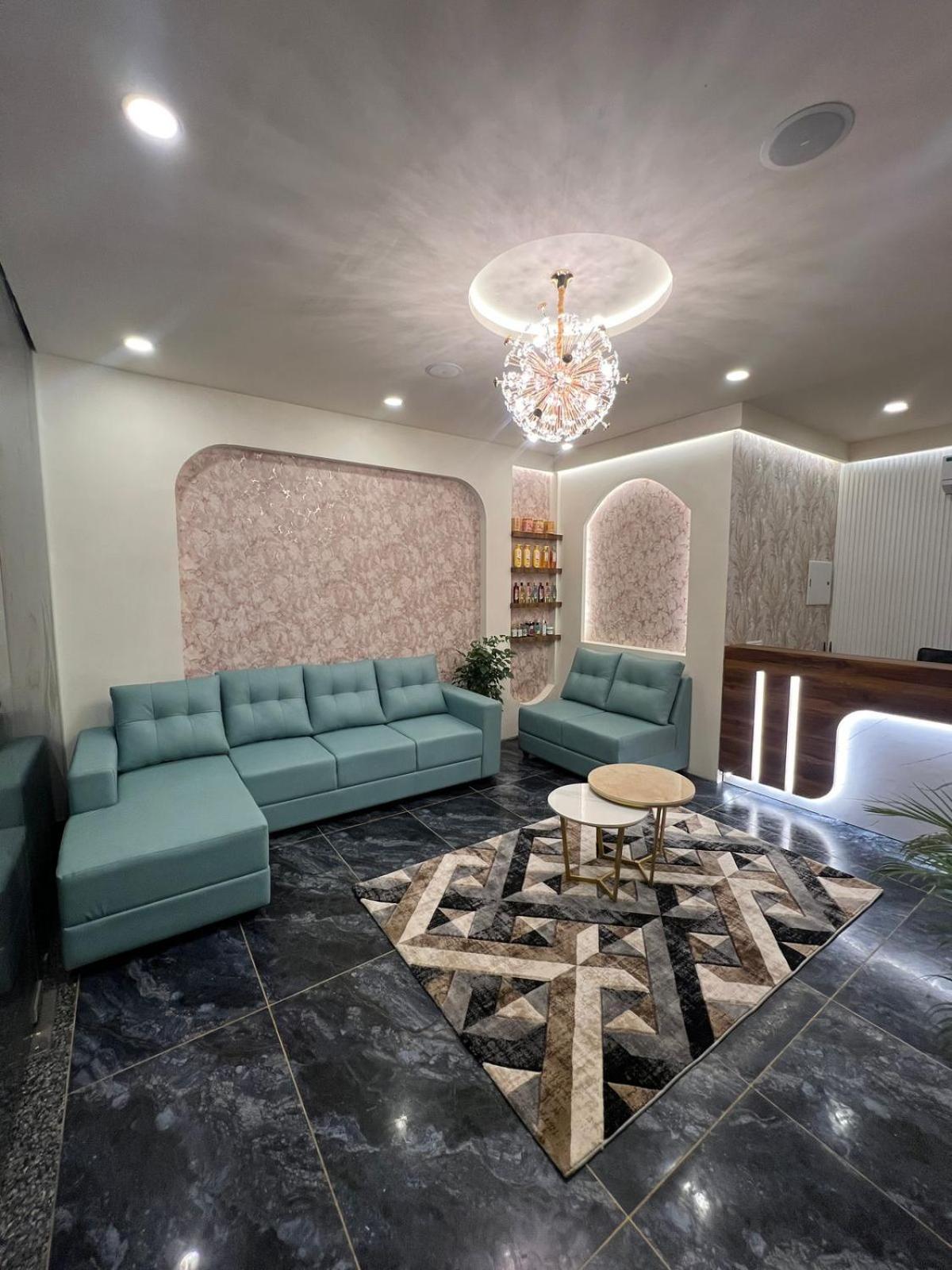 Fly View Airport Residency 호텔 니둠바서리 외부 사진