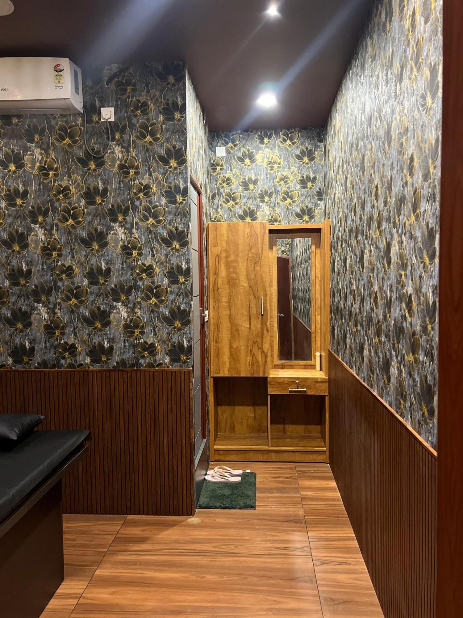 Fly View Airport Residency 호텔 니둠바서리 외부 사진