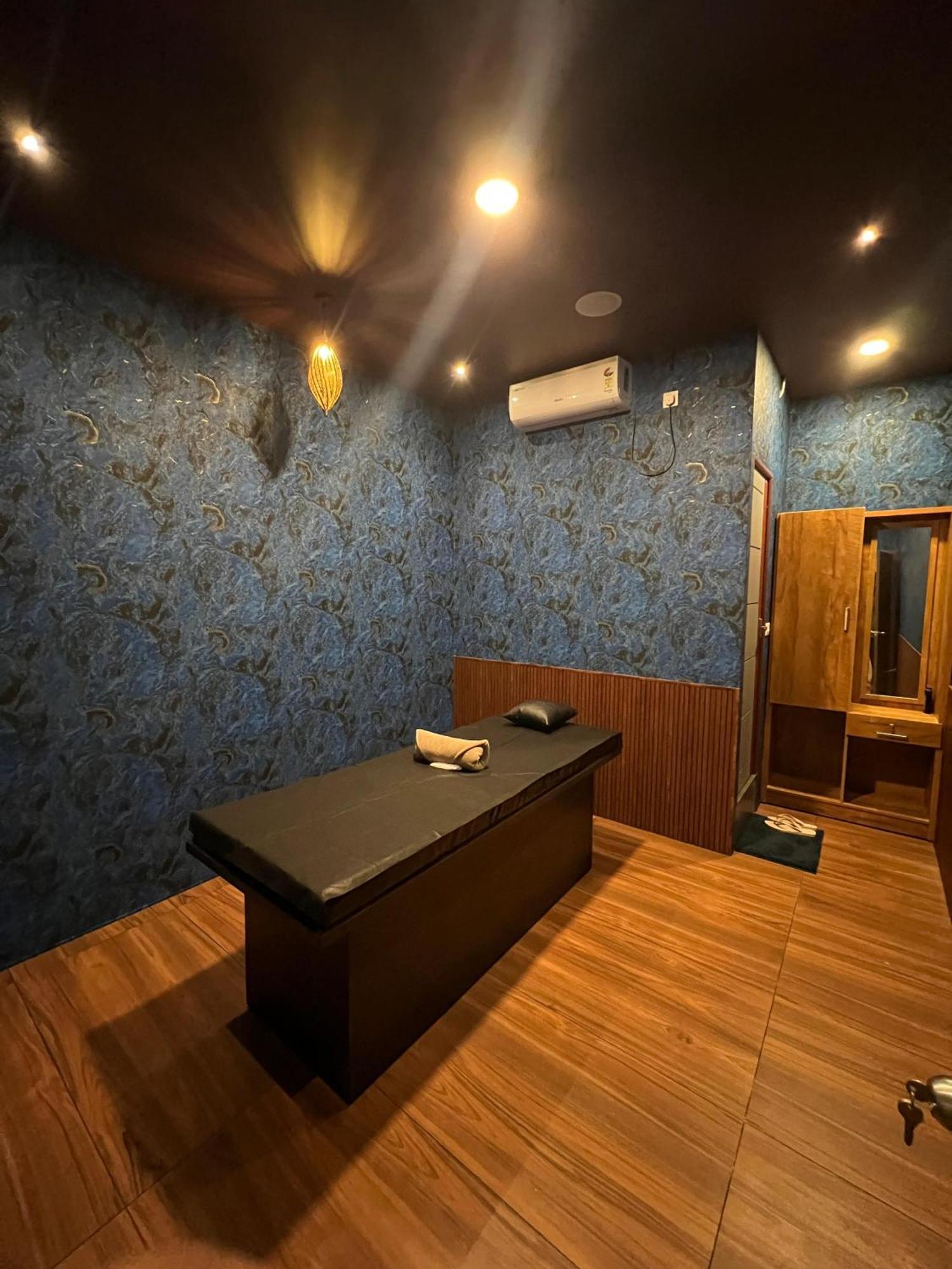 Fly View Airport Residency 호텔 니둠바서리 외부 사진